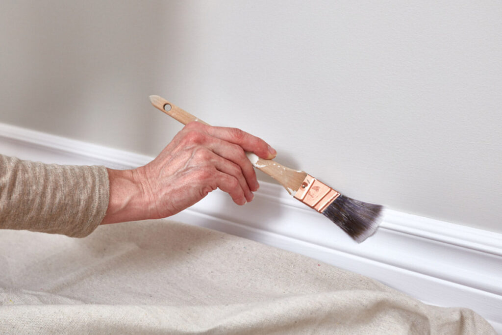 Cost to paint baseboard